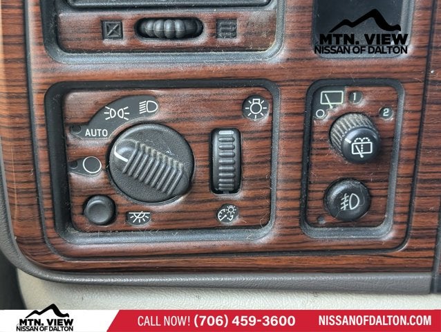 2003 Cadillac Escalade Base