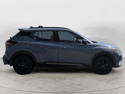 2021 Nissan Kicks SR