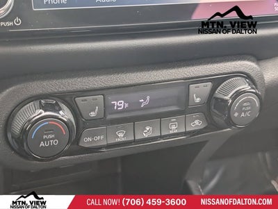 2022 Nissan Kicks SR