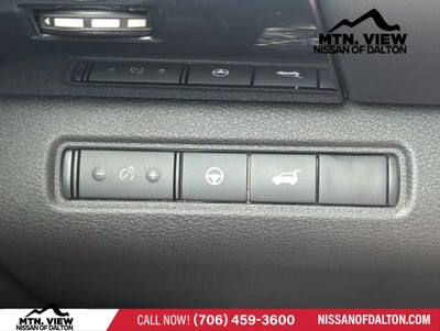 2025 Nissan Pathfinder SV