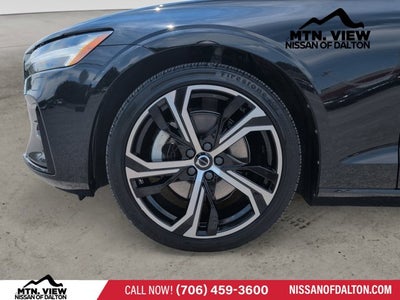 2024 Volvo S60 Core Dark Theme