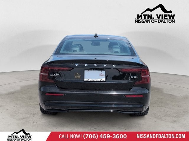 2024 Volvo S60 Core Dark Theme