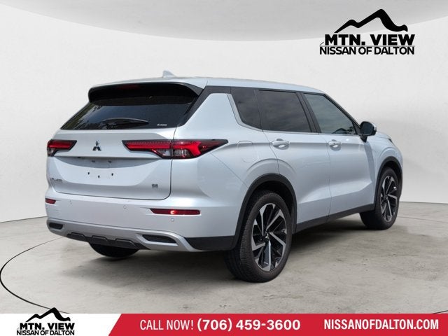2024 Mitsubishi Outlander Base