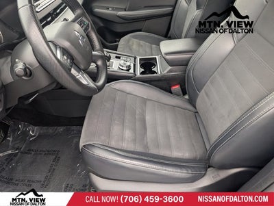 2024 Mitsubishi Outlander Base