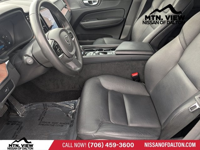 2024 Volvo XC60 Plus Dark Theme