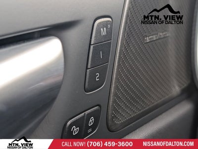 2024 Volvo XC60 Plus Dark Theme