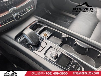 2024 Volvo XC60 Plus Dark Theme