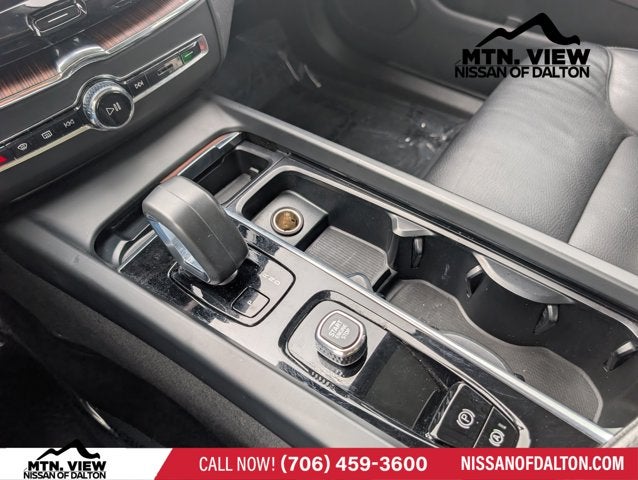 2024 Volvo XC60 Plus Dark Theme