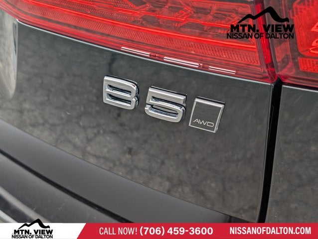 2024 Volvo XC60 Plus Dark Theme