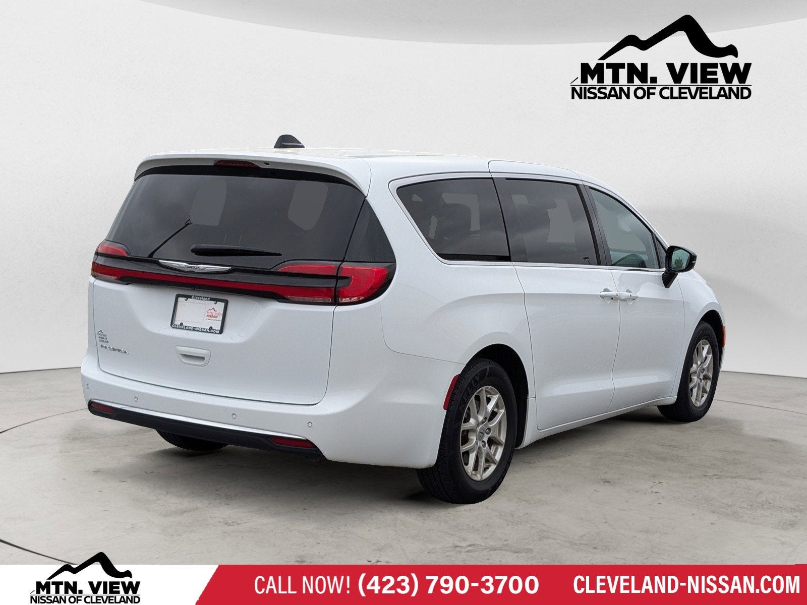 2025 Chrysler Pacifica Select