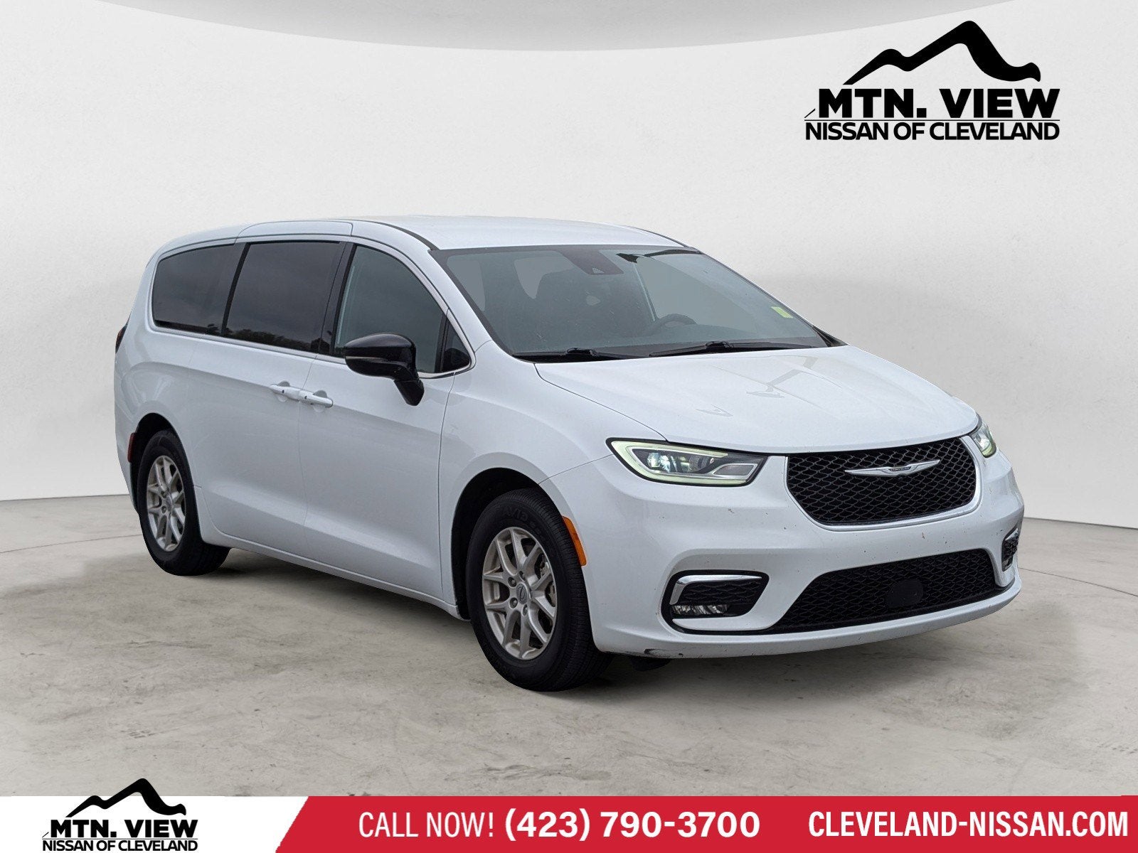 2025 Chrysler Pacifica Select