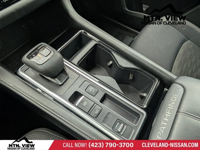 2024 Nissan Pathfinder SV