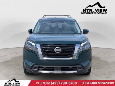 2025 Nissan Pathfinder SL