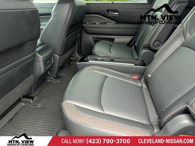 2024 Nissan Pathfinder SL