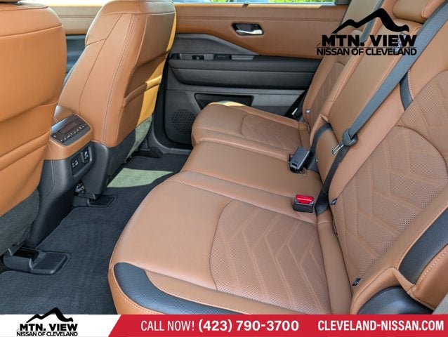 2025 Nissan Pathfinder Platinum