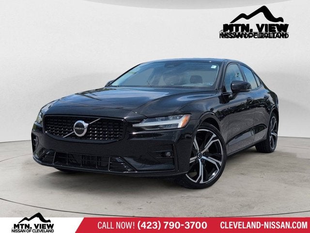 2024 Volvo S60 Core Dark Theme
