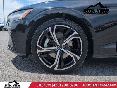 2024 Volvo S60 Core Dark Theme