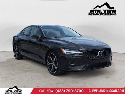 2024 Volvo S60 Core Dark Theme