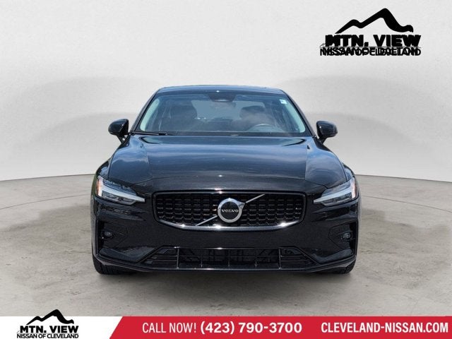 2024 Volvo S60 Core Dark Theme