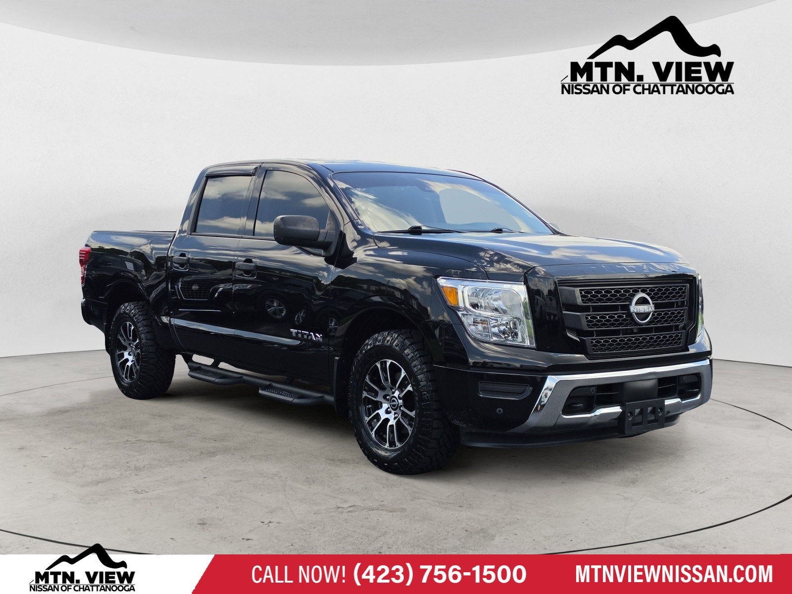 2023 Nissan Titan SV