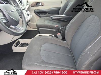 2022 Chrysler Voyager LX