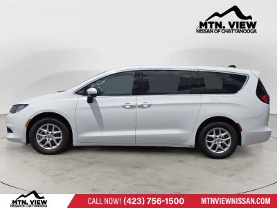 2022 Chrysler Voyager LX