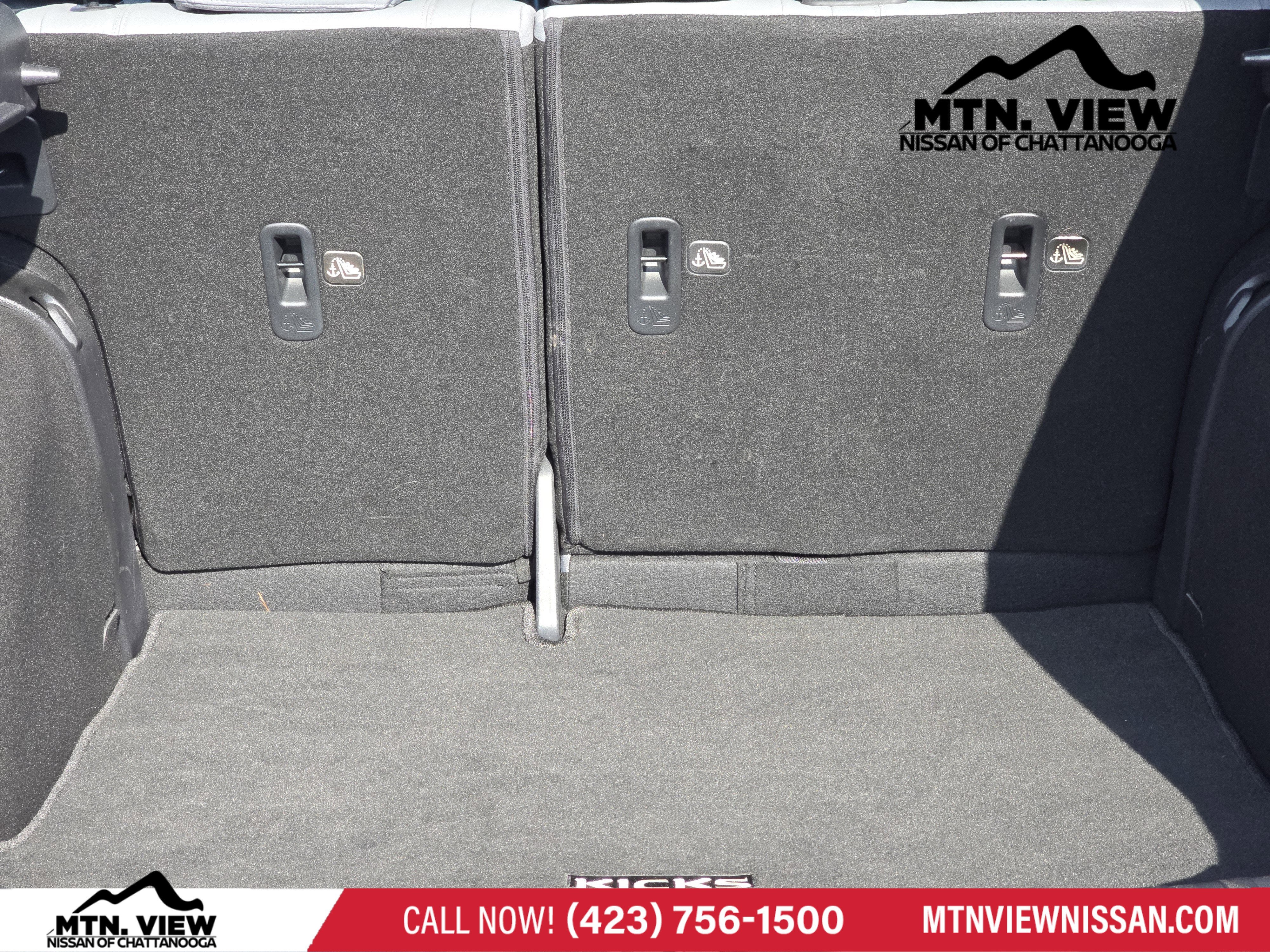 2022 Nissan Kicks SR