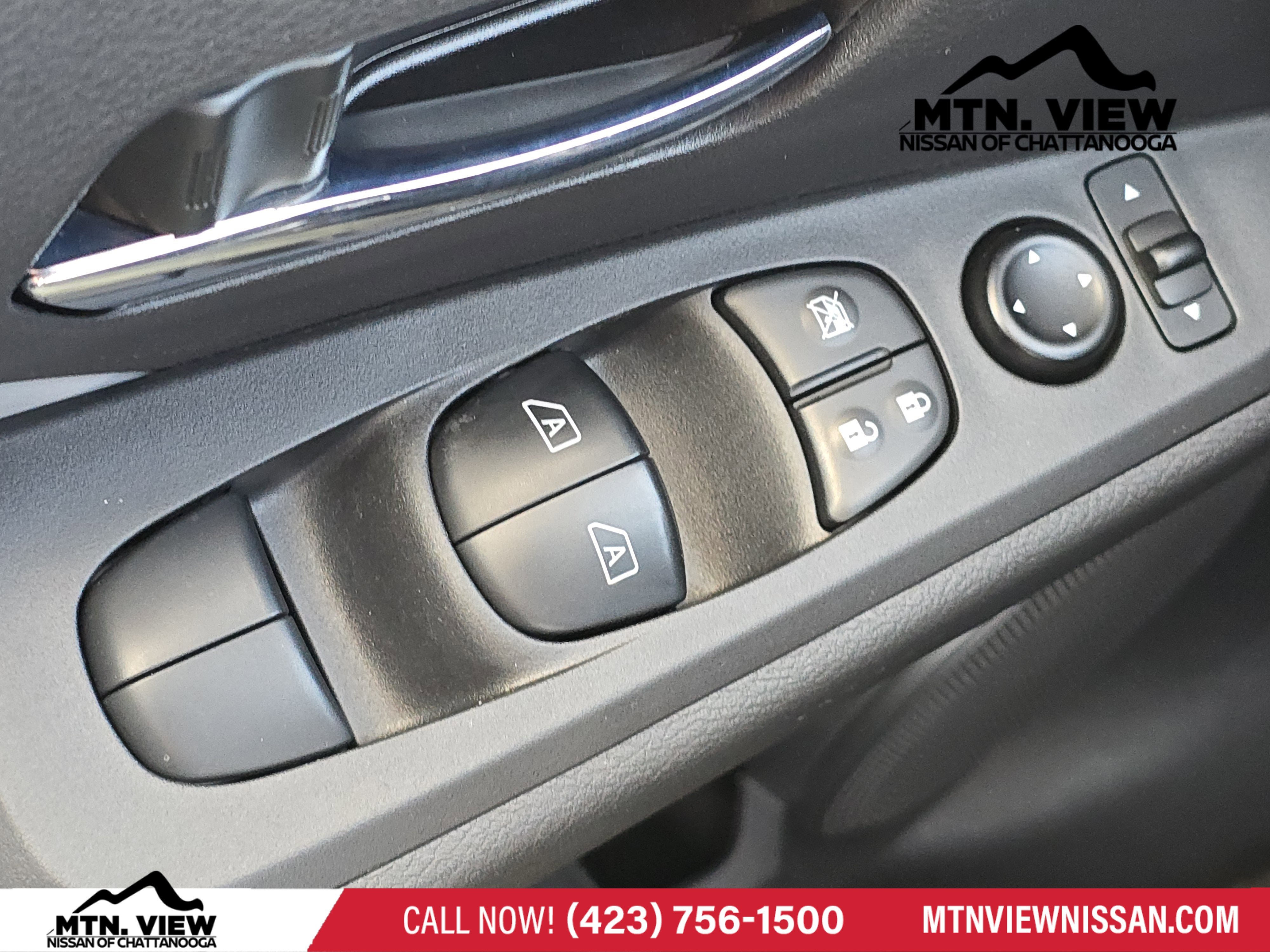 2022 Nissan Kicks SR