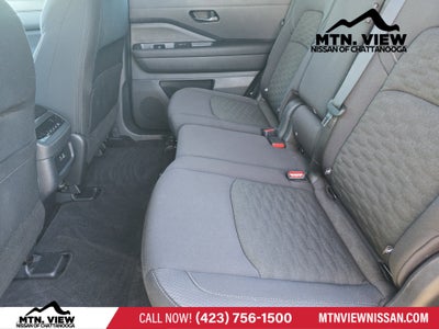 2025 Nissan Pathfinder SV