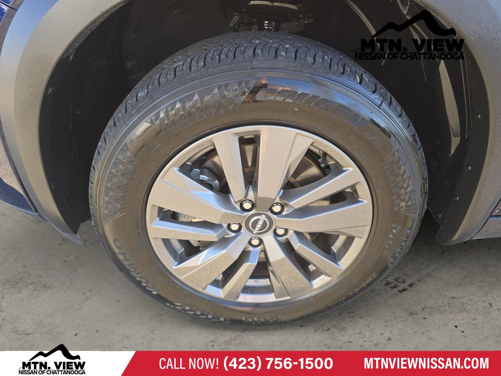 2025 Nissan Pathfinder SV