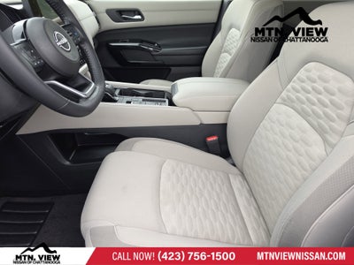 2022 Nissan Pathfinder SV