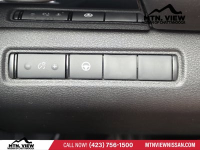 2023 Nissan Pathfinder SV