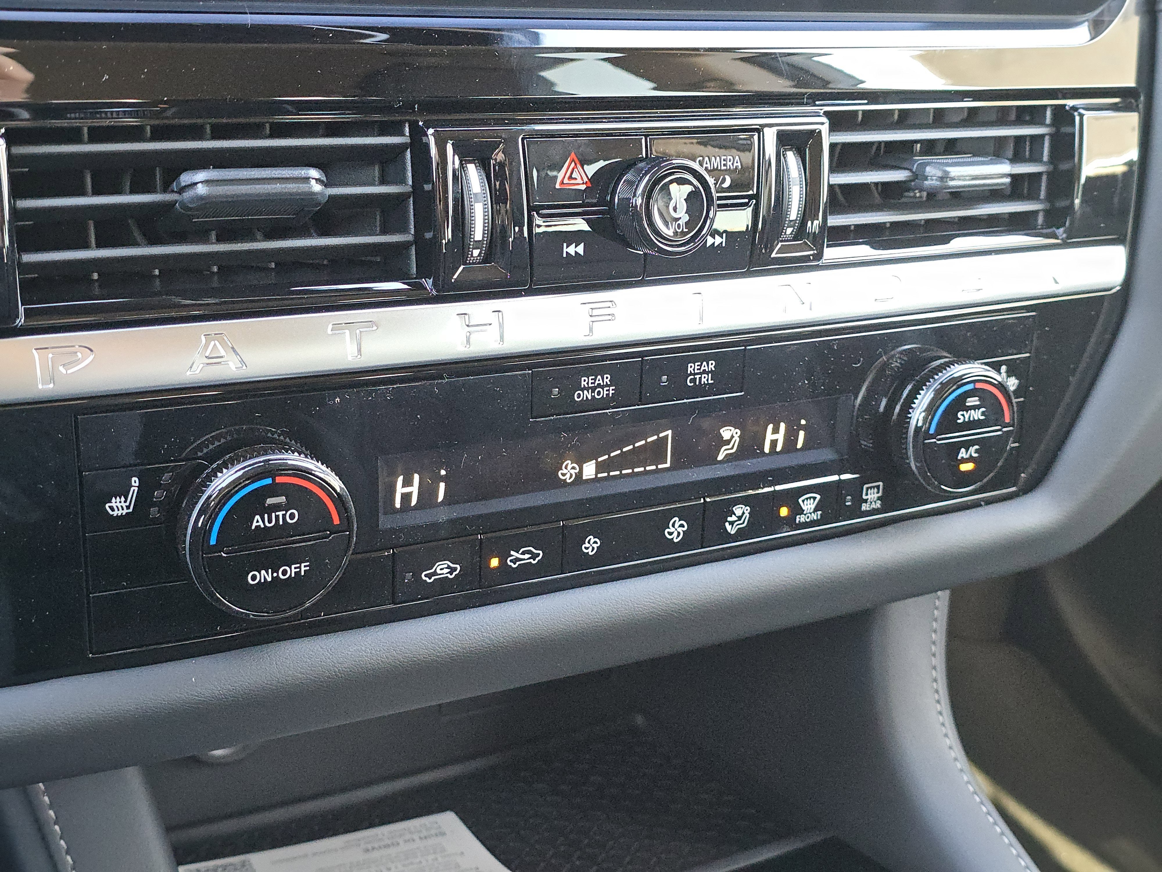 2026 Nissan Pathfinder SV