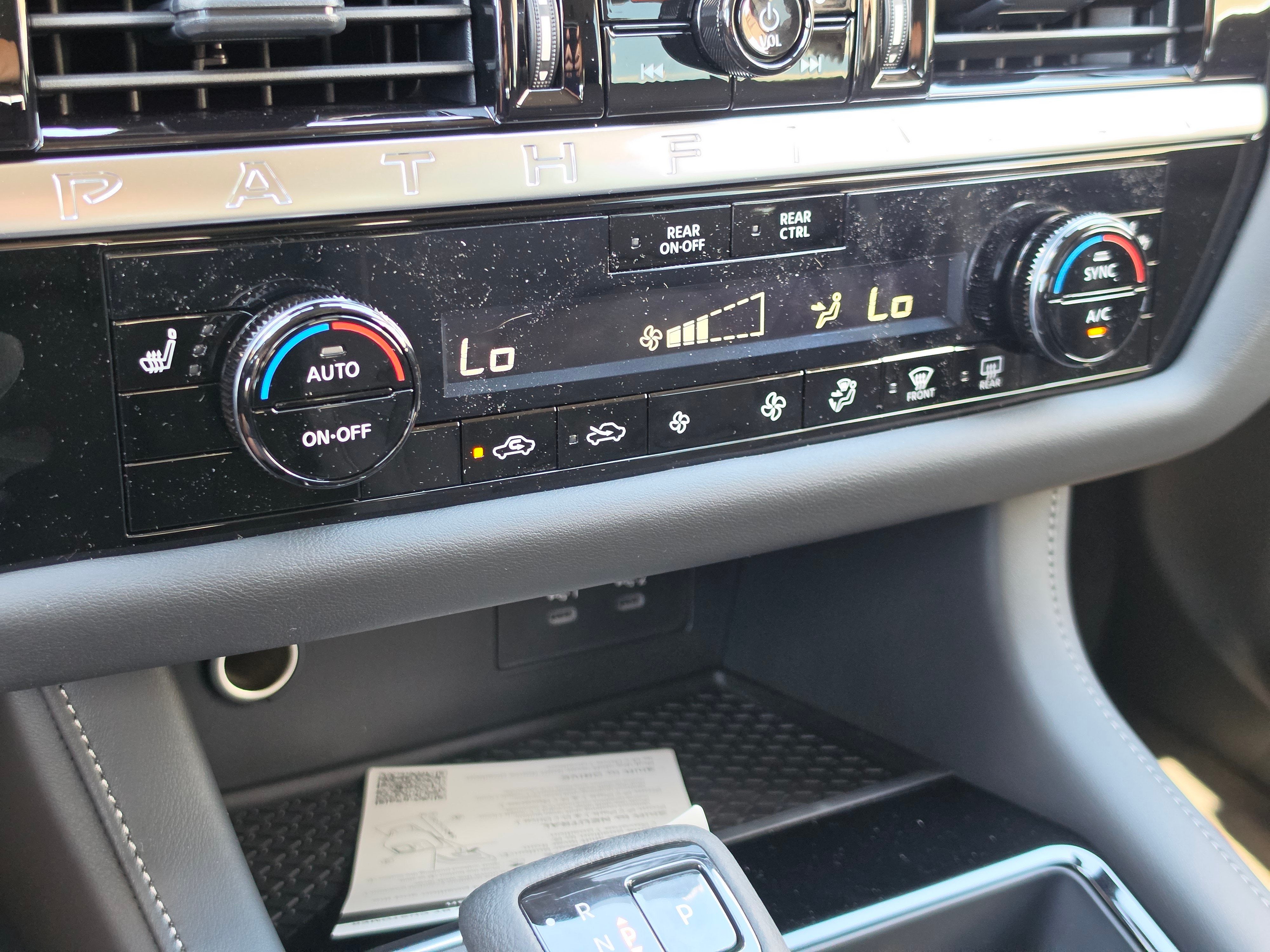 2026 Nissan Pathfinder SV