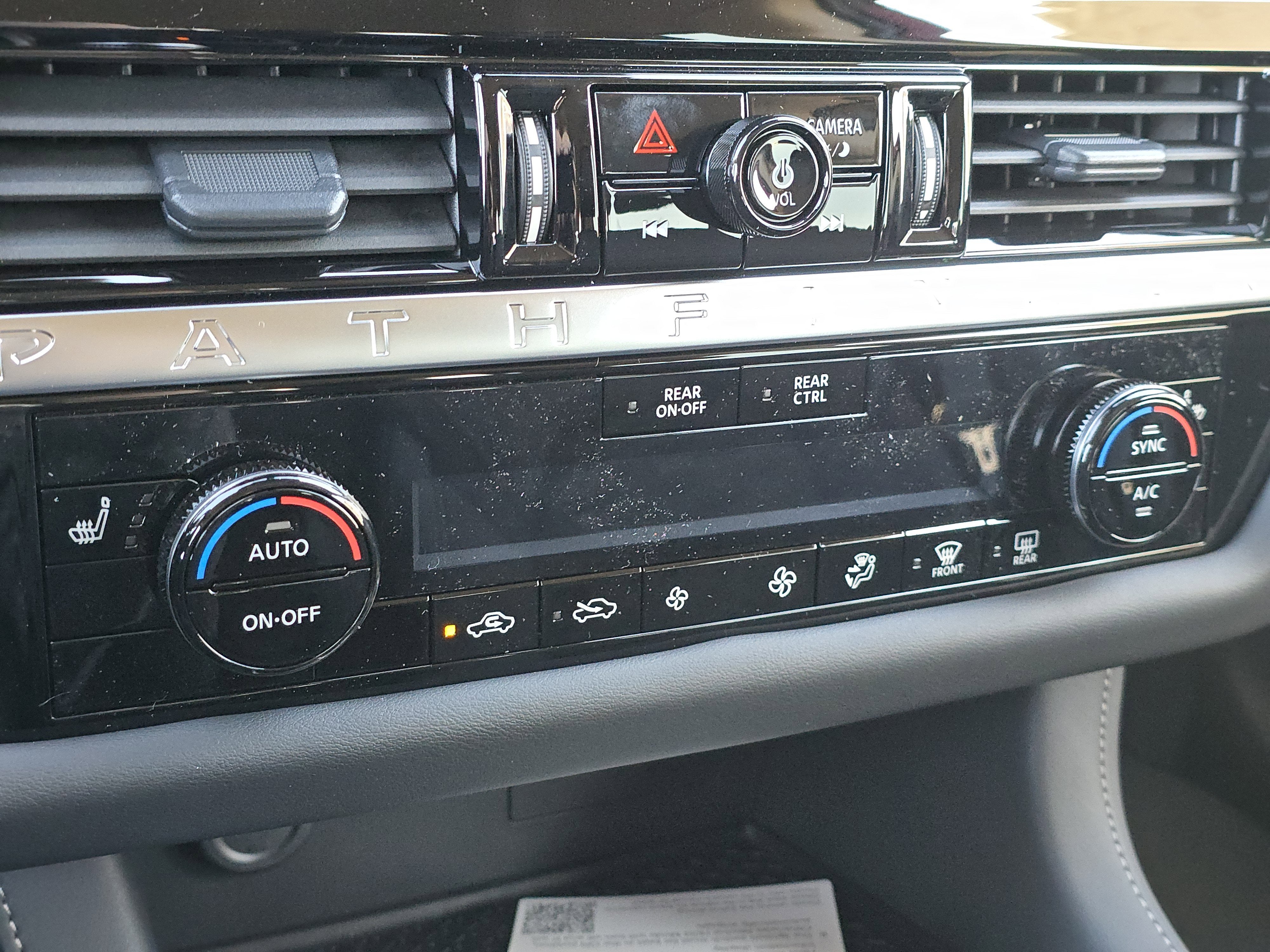 2026 Nissan Pathfinder SV