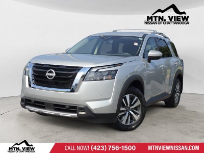 2025 Nissan Pathfinder SL