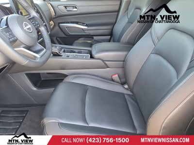 2025 Nissan Pathfinder SL