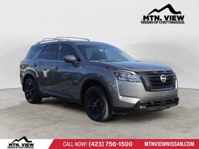 2025 Nissan Pathfinder SL