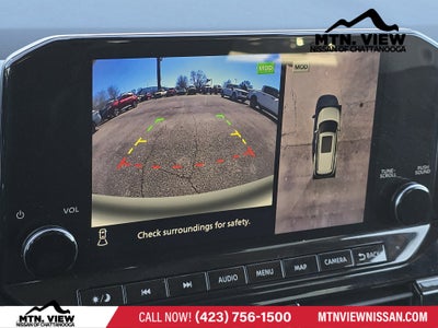 2023 Nissan Pathfinder SL