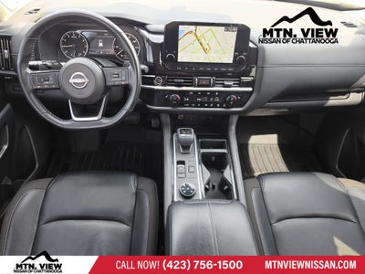 2023 Nissan Pathfinder SL