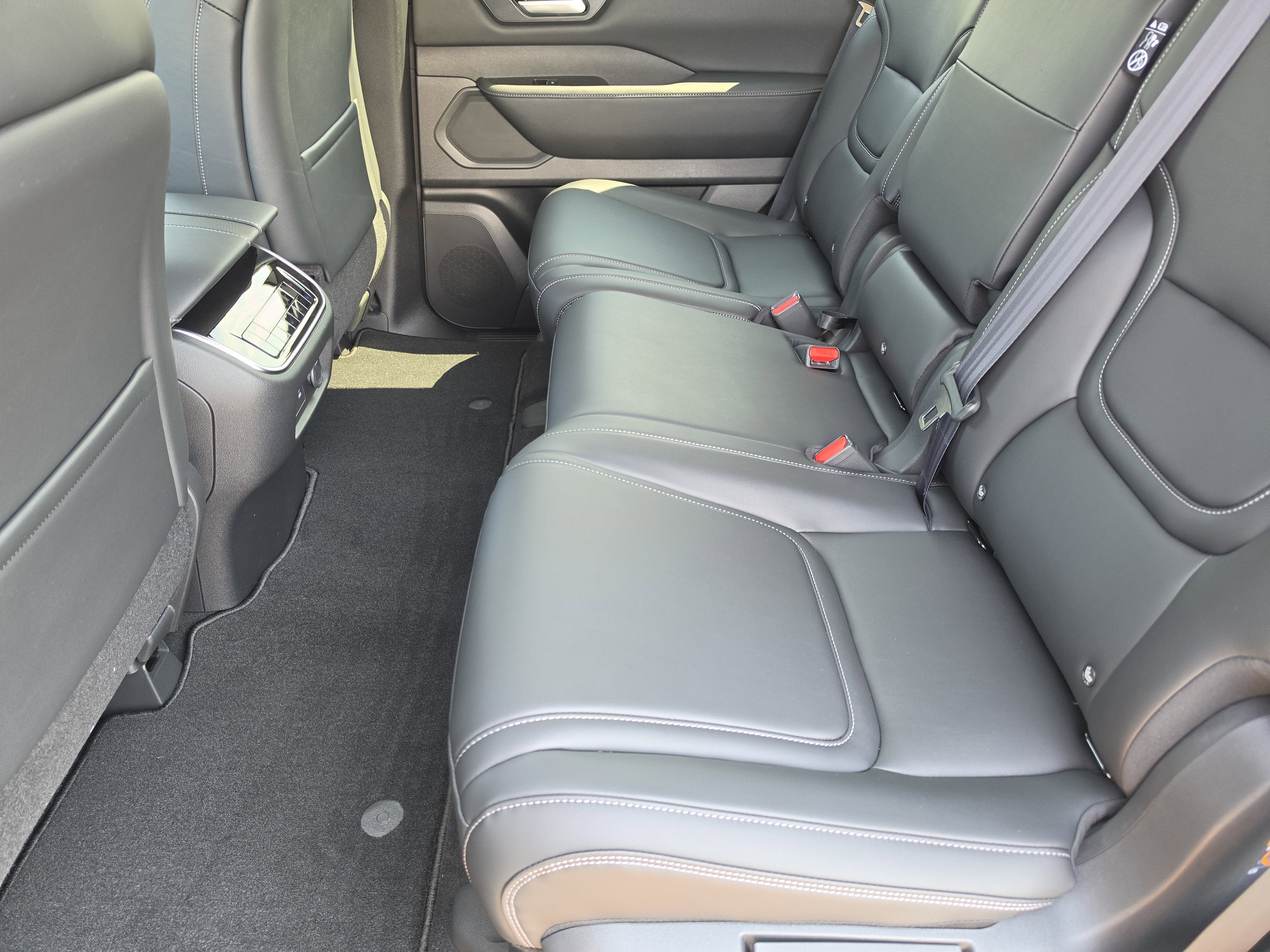 2026 Nissan Armada SV