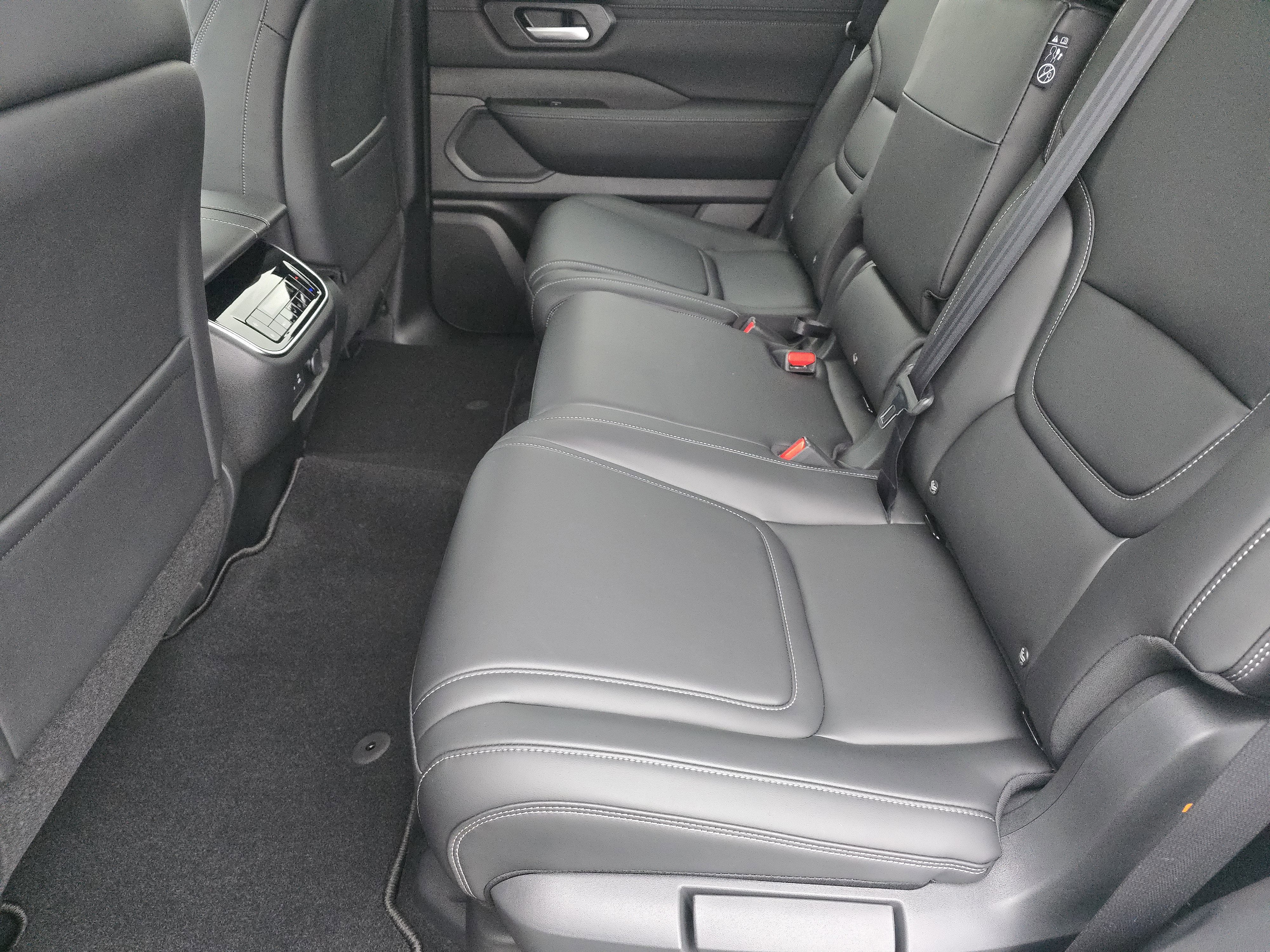 2026 Nissan Armada SV